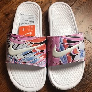 NIKE Benassi women’s slides size 8